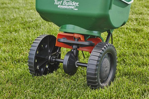 Scotts Turf Builder EdgeGuard Mini Broadcast Spreader - Trusted